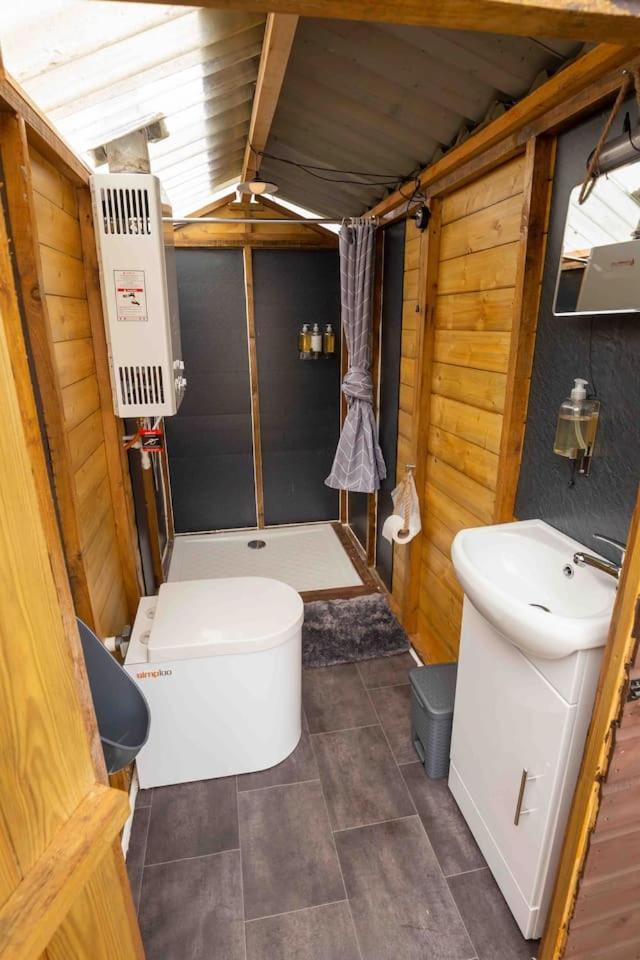 Roaches Retreat Family Glampsite, Rocky Reach Bell Tent With Outdoor Adventures And Campfire Nights Upper Hulme Buitenkant foto