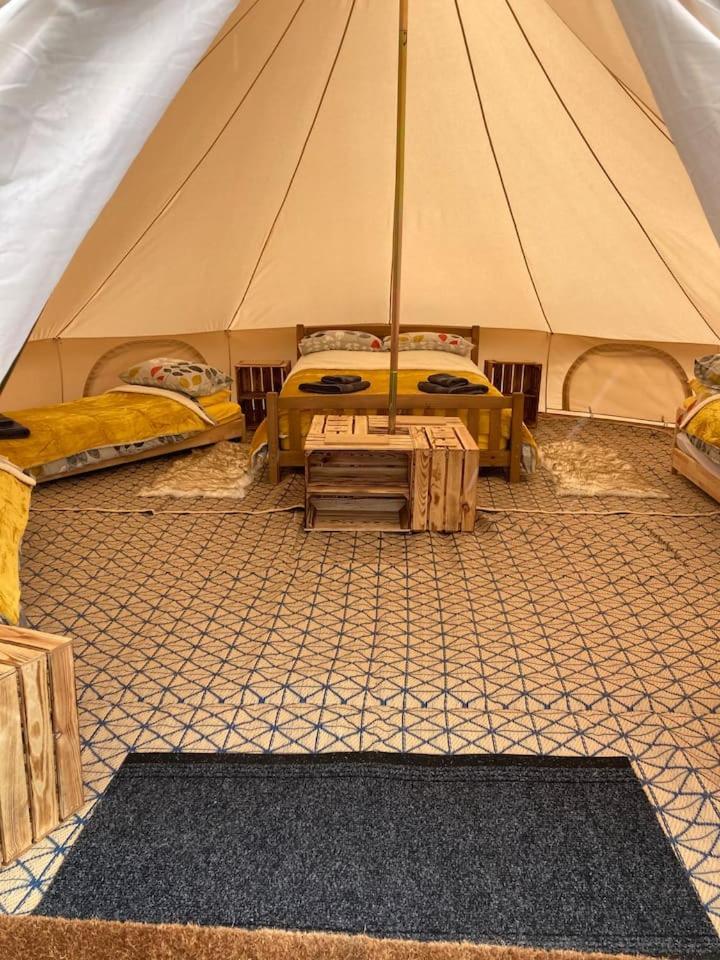 Roaches Retreat Family Glampsite, Rocky Reach Bell Tent With Outdoor Adventures And Campfire Nights Upper Hulme Buitenkant foto
