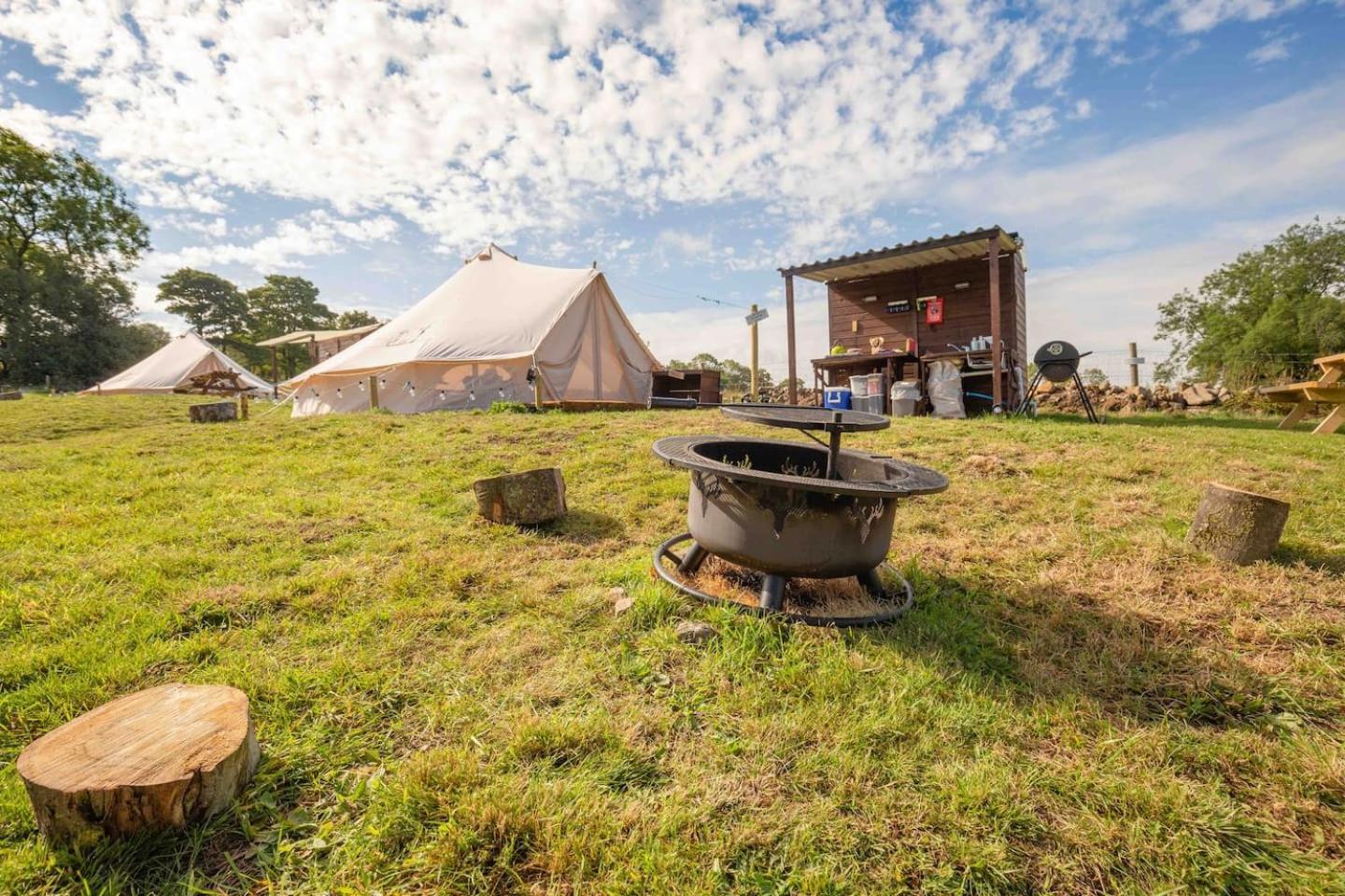 Roaches Retreat Family Glampsite, Rocky Reach Bell Tent With Outdoor Adventures And Campfire Nights Upper Hulme Buitenkant foto